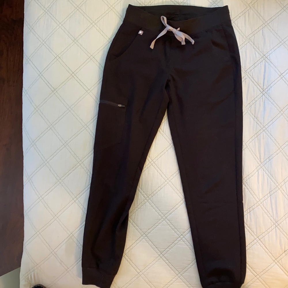 FIGS womens jogger scrub pants / never worn